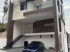 Casa Res. Lago Esmeralda